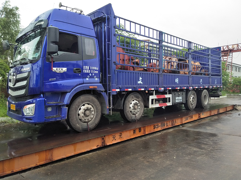 海祥疊層篩廠家的破碎設(shè)備不斷發(fā)貨，那么我們?nèi)绾芜x擇適合的破碎設(shè)備？