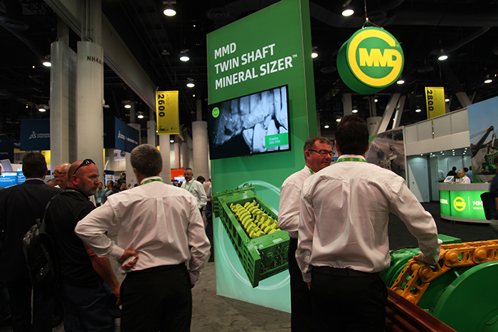 海祥疊層篩廠家技術(shù)工程師參加美國拉斯維加斯國際工程機(jī)械展會(huì)現(xiàn)場